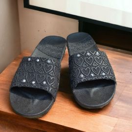 Black rubber slippers for women